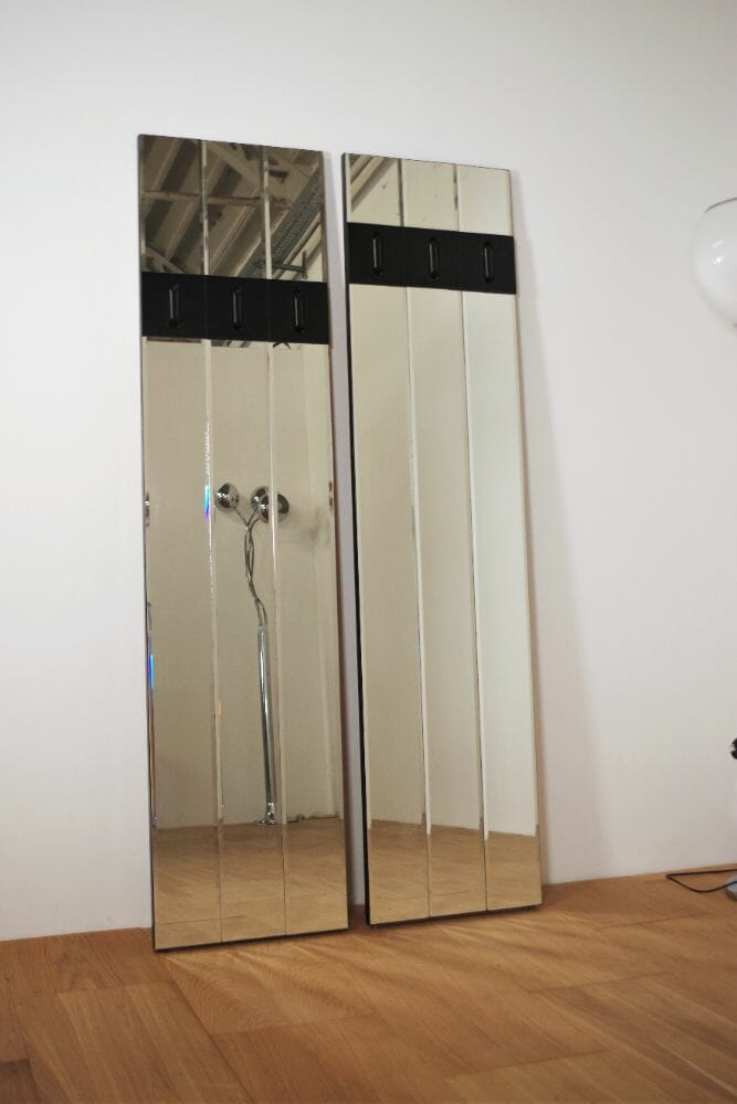 Appendiabiti da parete con specchio, anni '70, set di 2 • Vendita Online  Antiquariato, Modernariato e Design • NowArc